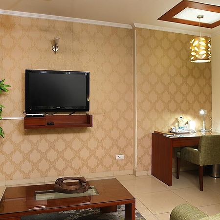 Ahuja Residency Dlf Phase 2 Otel Gurgaon Dış mekan fotoğraf